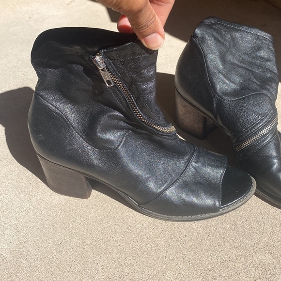 Summit by White Mountain black booties. Size 41/10 - Picture 2 of 11